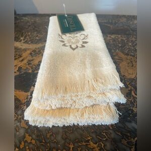 Croscill Cream Fingertip Towels, set of 2